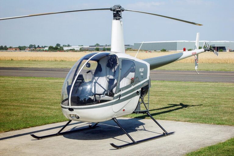 Robinson r22 beta exterior airlines connection 768x512